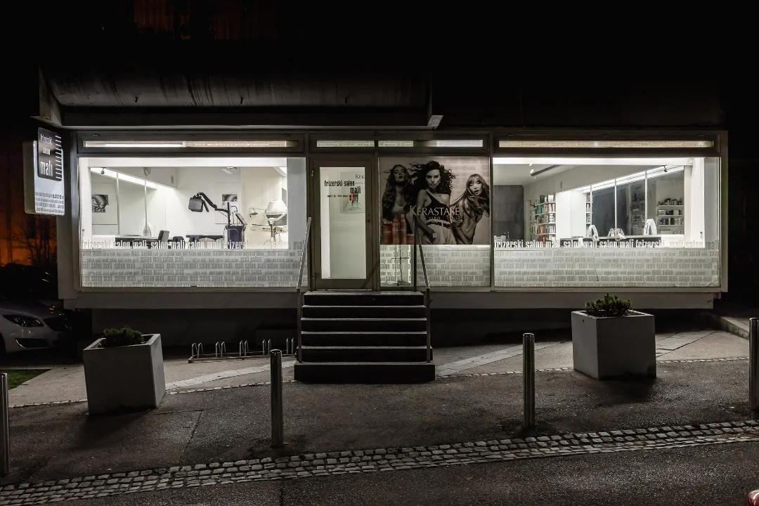 Pogled na Salon Jani Mali iz ulice - Trubarjeva cesta 30, Ljubljana